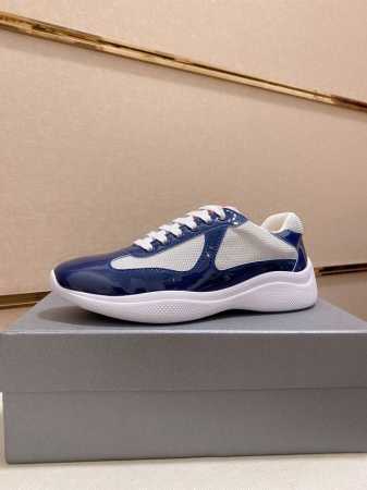 工厂价 元 情侣款普拉达 PRADA 新款男士休闲运动鞋，高端品质 TW定制双层透气网布进口头层小牛镜面漆皮 鞋垫是小牛皮 冲孔设计 透气舒适 原厂真空PU吸塑 - 点击图像关闭