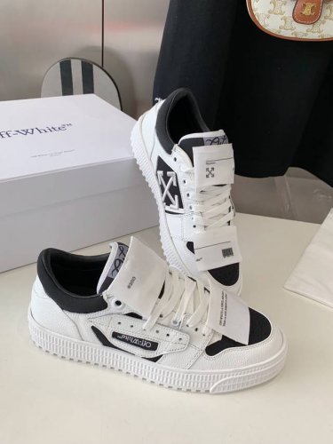 出厂价p Off-White2025年早春新款， Off-White是这几年流行的时尚潮流， 原数据打造的一双见一眼就想拥有的美鞋 鞋面:头层牛皮 内里:牛皮