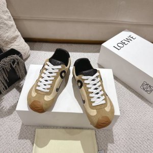 2025Loewe 罗意威新款爆款 出厂 带扣+70 王一博及众多明星同款！ 情侣款运动鞋德训鞋。 最高版本！代购品质！ 原版1:1复刻，Tpu大底！ 全新配色