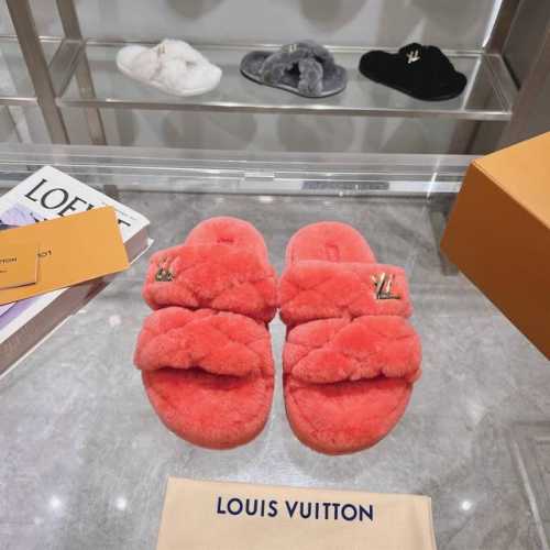 LV 最新版面new arrival ～毛毛鞋半拖毛拖 winterbreak comfert 平底拖鞋 LV 金属字母扣 室内外穿着皆宜。纯羊羔毛材质，鞋面受