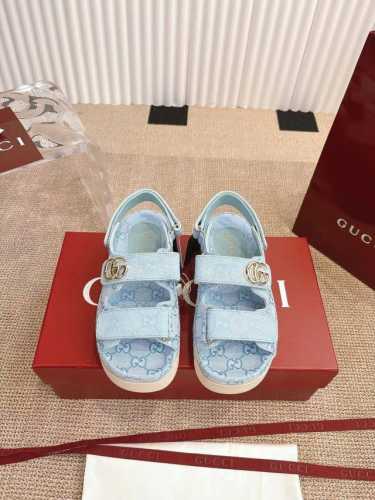 工厂p价 女装女鞋 运动原单 Gucci 古弛凉鞋 25Ss 春夏新款，这款平底凉鞋采用魔术粘带设计，现代感十足且充满运动气息，带来舒适感受。 这款配饰以黑色和