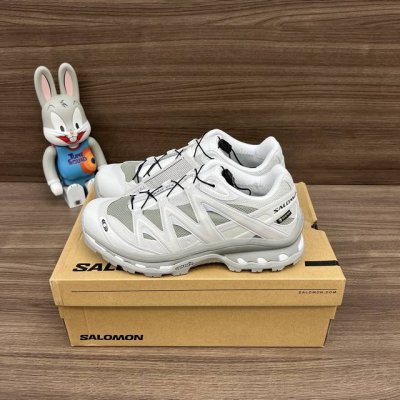 顶级版本Salomon萨洛蒙 Xt-Quest Gtx 百搭简约 减震防滑耐磨防水 低帮 徒步鞋 男女同款 灰色白色. 全新顶级版本经过几个月重新改版，整鞋楦型