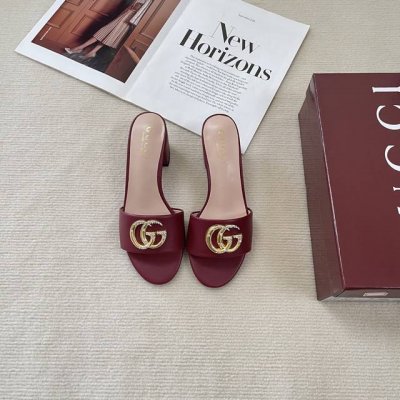 橙子出厂价p gucci 古驰 夏季新款 水钻双G扣粗跟拖鞋 一字拖 休闲凉拖 跟高 6Cm 码数 34-41 备注 34.40.41定制不退换