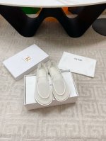出厂 The Row网纱简约单鞋 自带仙气朦胧美 高级又不失体面 夏天穿个拖鞋也能美美的出街 闪闪惹人爱的点缀更增添了份华丽浪漫感很容易一眼就被吸引 搭配场合也