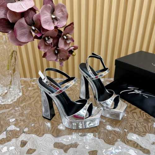 独家重磅推出首发Giuseppe Zanotti 24ss新品高跟鞋防水台果然很懂女人心 GZ斩男又斩女的高跟鞋 爱了 不愧是最懂女人的品牌 上新即售空 尤其是