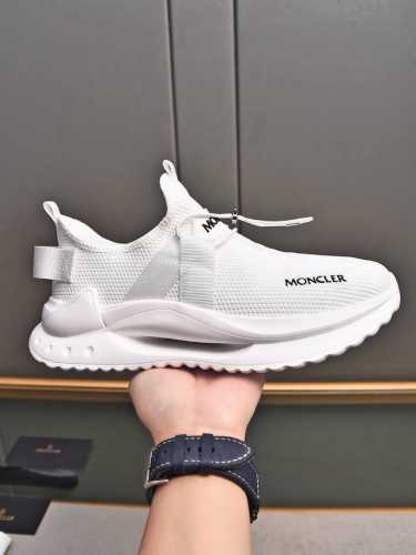 Moncler蒙口男士户外系带运动鞋 具有舒适防滑性能 专为户外跑步或都市漫步而设 兼备创新 功能性与图形细节于一体 从高山氛围汲取灵感 诠释潮流时尚 多种原版