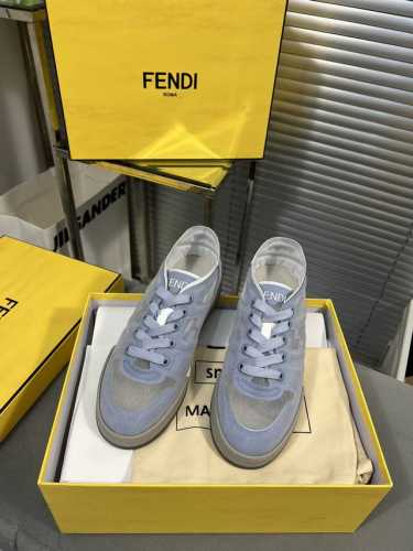 出厂 FENDI 芬迪23ss Match休闲板鞋运动鞋 高科技麂皮、Lycra及超迷你网纱三层布料， 透气舒适 饰有浮雕F主题图案 原版Tpu大底 size：