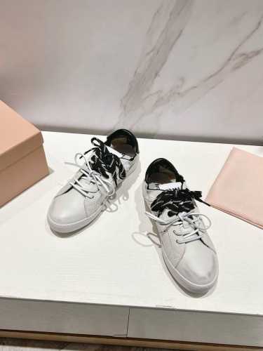 P340 Miumiu 缪缪 25Ss 春夏新款 饼干鞋 阿甘鞋休闲运动鞋，Miumiu最新爆款 前卫大胆的设计，Miu Miu风格融于此款厚底帆布运动鞋的简约