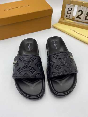 元 Louis .Vuitton 路易 威登 ，Lv以大胆创新为本色 为中国时尚潮男打造出这款休闲商务风格，面料采用进口高档牛皮 ，干净利落 ，时尚大方，透气吸
