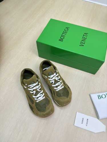 BV Orbit运动鞋 王一博 同款 情侣款老爹鞋 Runner运动鞋，采用轻质科技网布面料。 搭配几何图案设计橡胶外底。 真皮橄榄绿女款 男款340王炸系列