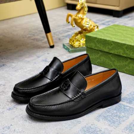 工厂价 Gucci 古奇 里 爆款豆豆鞋顶端品牌奢侈，顶级～质量 ，最新時尚豆豆鞋 ..鞋面選用原版头层牛皮制造. 全头层水染皮内里 。原版个性时尚柔软橡膠耐磨 - 点击图像关闭