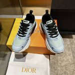 工厂价格 、2024系列新品这款 Dior、C ' est 运动鞋彰显醒目而时尚的风范。精心制作，鞋面侧边分别展示 C 和 D 字母尽显格调，细节也增添一丝优雅
