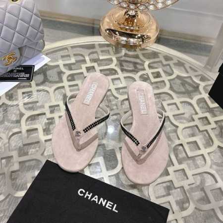 Chanel小香2025C春夏新款水钻人字夹脚拖 简约高级大方～满满小香风～上脚非常轻盈～柔软舒适不生硬～完全不磨脚～脚感超级好～夏天日常出行～居家度假～轻松H - 点击图像关闭