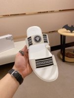 Versace范思哲拖鞋 男鞋高端品牌 官网1:1最新力作：原版开模定制，面料釆用进口原版材料制作，升级版大底，更轻便，防滑。市场顶级品质，简单不失品味，潮人必
