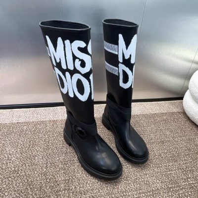 工厂价：皮面 电绣面 Miss Dior 迪奥 Cd 2024秋冬最新色高定海报款d-Major电绣拼色字母logo圆头中筒涂鸦女靴 明星同款低跟一脚蹬骑士军靴