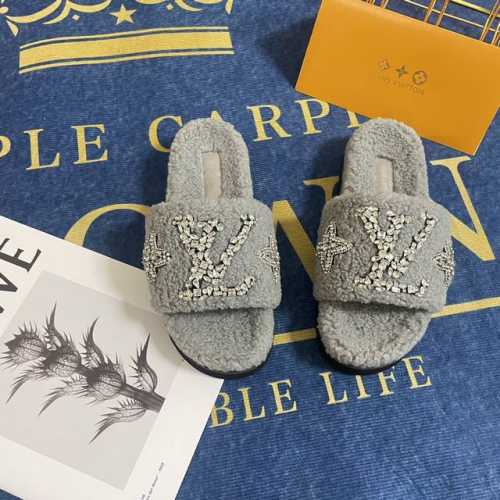 橙子出厂价 LOUIS VUITTON 路易威登 秋冬新款 LV水钻毛毛拖鞋 T台走秀款 小红书新潮穿搭 原版开模 代购版本 进口羊羔毛 对版 亮面五金 私膜真