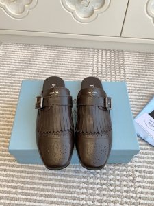 批拖鞋 乐福 Prad* 25ss 普拉达走秀款皮带扣 复古流苏穆勒半拖 乐福鞋爆款！走秀款 复古感时髦满满 随意百搭 时尚休闲 独到味道，人人都爱也轻松驾驭