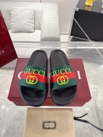 实价： 高版本跑量款Gucci情侣款拖鞋 顶级版 春夏网红必备拖鞋 Yp一比一还原，所有细节 材质 舒适度 全部跟原版一样了 复刻度98%。码数：女36-46