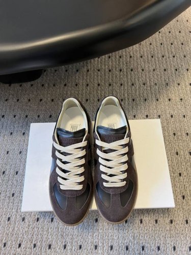 顶级品质 Maison Margiel* Mm6马吉拉经典德训鞋 马吉拉最最舒服的德训鞋子了！复古感满满！随便穿搭就可以很高级！ 鞋子很轻便！穿起来上脚超级舒服