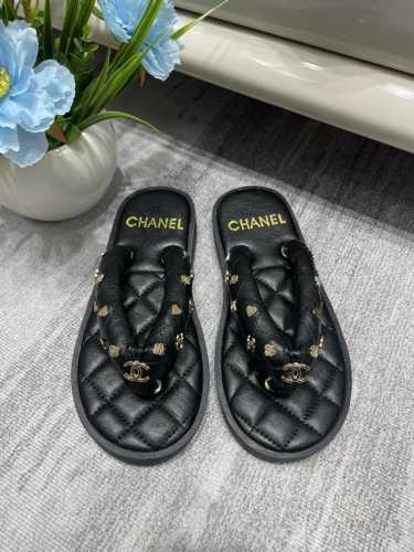 橙子出厂价p Chanel 香奈儿春夏新款 沙滩夹脚拖鞋 面包拖 人字拖 网红新款“小胖丁”，无法抵挡的可爱！马卡龙冰淇淋配色加上胖墩墩的体型，就像踩在面包 踩