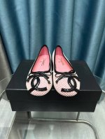 厂价 chane* 小香经典大双C蝴蝶结 芭蕾舞鞋 一起做个奶乖奶乖的香香女孩呀 看到这双鞋的时候我是直接原地心动 经典与艺术感兼具 日常出街造型随你凹 鞋面采
