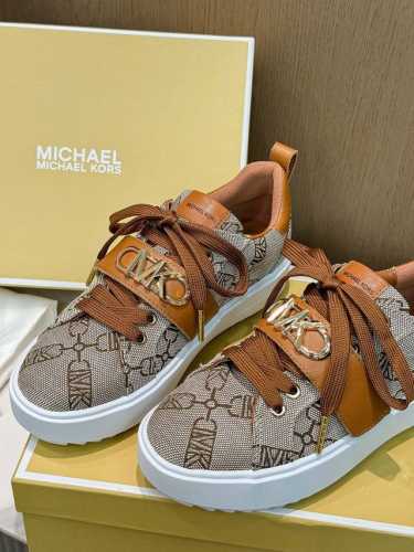 MK 。拿货 原版面料，羊皮内里，羊皮垫脚，金属扣.，码数35-41