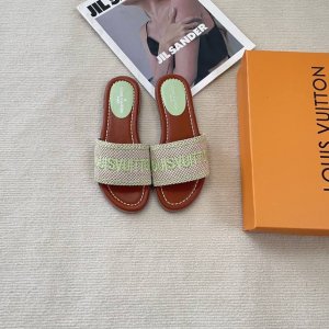 橙子出厂价p louis Vuitton 路易威登 初夏新款 Lv刺绣字母平底拖鞋 休闲凉拖 码数 35-42