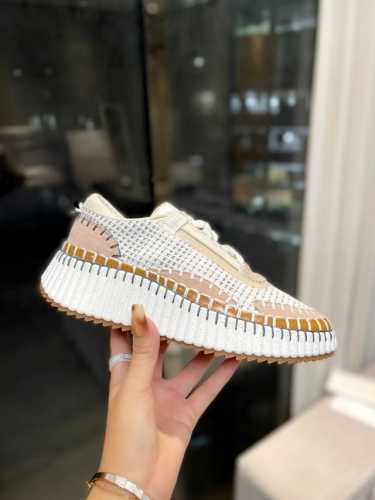 2044春夏chloe 克洛伊nama Sneaker彩虹系列运动鞋、容祖儿和孙怡宋茜明星同款、原材料是可再生物料制作、全手工缝马克线、肉眼可见皆是手工制造、环