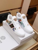 工厂P价 Versace 男士新款上市鞋面采用原版牛皮羊皮内里，完美造型顶级品质，橡胶耐磨大底，鞋型饱满，立体感十足超级百搭 高档不失品味，时尚 颜色：两色可选