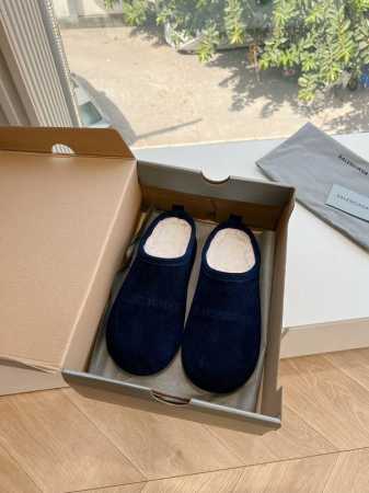 G038顶级版本 代购级别 Balenciaga 巴黎世家2024秋冬潮品毛拖 包头穆勒鞋最新的Balenciaga Political Campaign 徽标 - 点击图像关闭