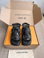 louis Vuitt*新款厚底凉鞋 休闲百搭款 整双鞋子轻便舒适 女码35-40