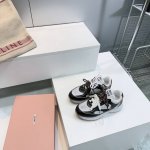 高品质出厂 顶级品质Miu Miu 缪缪 25春夏新款复古擦色老爹鞋厚底休闲鞋 颜值担当火爆款运动鞋 不得不入的一款 做旧时尚 简约高级 随意搭配上脚非常舒适