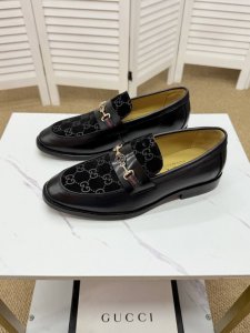 gucci 古奇 男款乐福鞋 正品开模马衔扣 鞋柜必备的经典款 ！上脚特别的秀气！这款古奇原版是套楦的做法，我们也和专柜一致！所以在楦型和舒适度上更加舒服！拿去