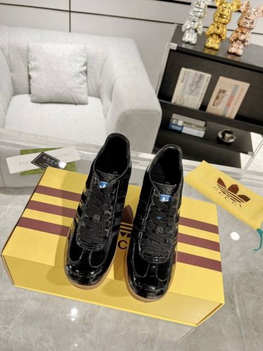 Adidas X Gucci联名款Gazelle坡跟运动鞋 原版购入开发 做货 阿迪达斯X古驰世纪联名爆款 融汇两个品牌丰富且历史悠久的典藏元素 Adidas