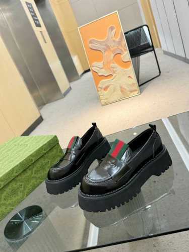 GUCC*SS24新款红绿织带款乐福鞋 短靴 原版套楦 顶级品质 材质 鞋面：进口开边珠 垫脚：进口羊皮里 大底：原版开模定制 码数：35-42 41.42定做