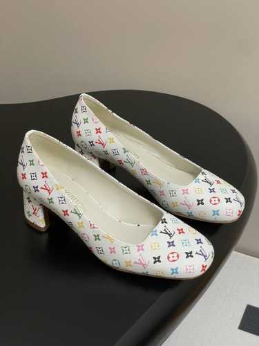 25Ss早春新款Louis Vuitton Lv Swing 高跟鞋最火最新金属跟玛丽珍后空粗跟凉鞋字母标高跟单鞋 选用柔软 皮革塑造易于穿脱的设计，以利落线条