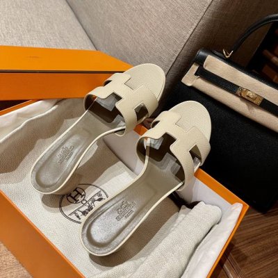 全新升级Hermes 手工H拖鞋 H家的拖鞋是品牌中最最经典之作，每年都在大同小异不断升级，我们跟随专柜，不断升级，不断优化，不断更新，执着于专注全手工缝制 进