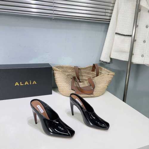 高品质出厂 ！小众潮牌 Alaia 25春夏新品金属五金圆扣鱼嘴高跟凉鞋足尖上的性感之资！ 精致的同时还具有时髦利落 摩登气场 鞋面进口小牛漆皮 头层牛皮 内里