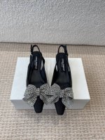 D&G古典与现代碰撞出的意式浪漫美学杜嘉班纳 Dolce & Gabbana 真丝系列 小猫跟凉鞋 线条，版型，看得到的高级感，非市场通货可比 Dg杜嘉班纳秀场
