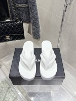 chanel 香奈儿 25Ss 夏季新款 夹脚人字拖 海滩必备款 Chanel 2025香奈儿最新爆款 夏季夹脚拖鞋 百搭显脚瘦气质款，颜值爆棚的一款拖鞋，任意