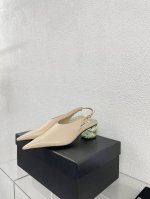 后空 透明跟 尖头单鞋 Jil Sander 杏色 独特鞋型设计 小羊皮面 家族品牌设计元素 面料选用优质小羊皮 内里小羊皮 底型层次感设计 个性十足 完美诠释