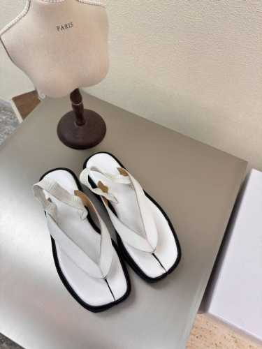厚底 人字拖 分趾凉鞋 Mm6 Maison Margiela 白色 小牛皮 大热时尚风格 白色 Mm6 Maison Margiela的实验性从功能主义的解构