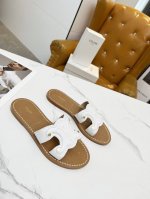 真皮底 CELINE 赛琳 2024春夏新品半拖鞋鞋面采用小牛皮加经典压花Logo油边工艺，质感非凡上脚超级好看颜色：黑色，白色，棕色内里：羊皮，面料：牛皮码数