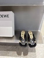 2025 最新罗意威Loewe Ss夏季限定拖鞋 上脚真的太美了 强烈推荐 明星博主同款 面料 进口羊皮 里料:进口羊皮 大底:真皮注塑底 码数:35-39 4