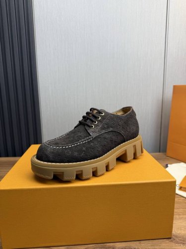 工厂p价 lv.男士休闲厚底皮鞋 原版开模 鞋面采用进口牛反绒 原版牛皮内里 原版厚底防滑.增高与无形中.. size 39-44