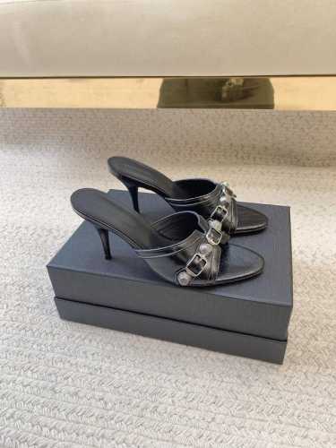 BALENCIAG*SS25经典款铆钉饰高跟拖鞋 原版套楦 顶级品质材质鞋面：进口牛皮垫脚：进口羊皮里大底：真皮大底码数：35-39 40、41定做不退不换