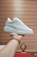 出厂 市面最高版本 Mqueen 麦昆 情侣款 女35-40 男39-44 小白鞋新款配色 官网同步发售 想不出有任何理由不收它 面料采用头层牛皮面 最新材料