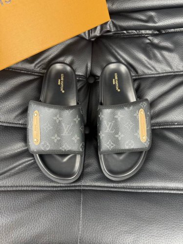 38-45 Louis V*高端精品 奢品拖鞋 1:1高端品质 休闲阳光宽松舒适型 最高版本高品质精品 经夏季必入哦