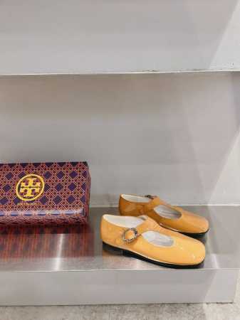 独家代购级 Toryburch 24 走秀款t字带玛丽珍单鞋 原版购入 1:1定制的一款tb玛丽珍 刘雯同款 绝美的一款，小方头的设计又带有点复古的感觉 上脚超 - 点击图像关闭