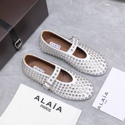 alaia 阿莱亚25Ss 走秀款平底网面鞋芭蕾舞鞋 风靡全球超火的平底鞋 皮面打钉款 章小蕙同款 甜酷芭蕾风 人气超高的一款芭蕾舞鞋 浪漫又迷人 舒适百搭配上